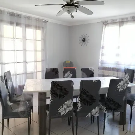 Casa de Férias Tres Bien Equipee Pour Les Boisset-et-Gaujac